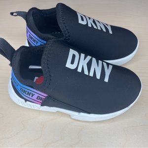 DKNY Girls Boys Black DKN002T Maddie Low Top Slip On Athletic Running Shoes